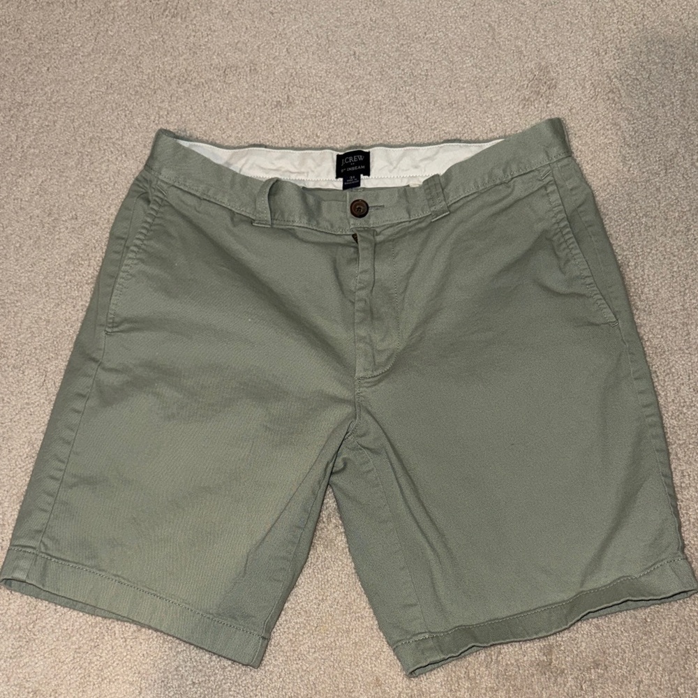 J. Crew Men's Olive Flat Front Shorts - Picture 1 of 3